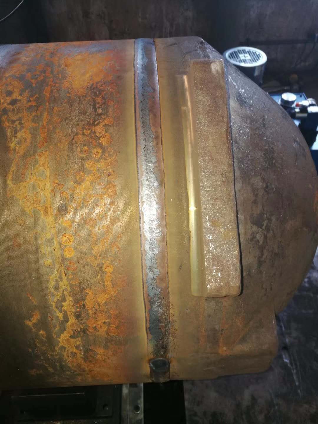 煤机液压缸缸底窄间隙焊接.jpg