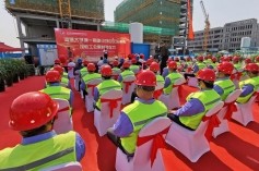 淄博区域总部大学城一期建设项目交流中心及教工公寓工程主体结构全面封顶