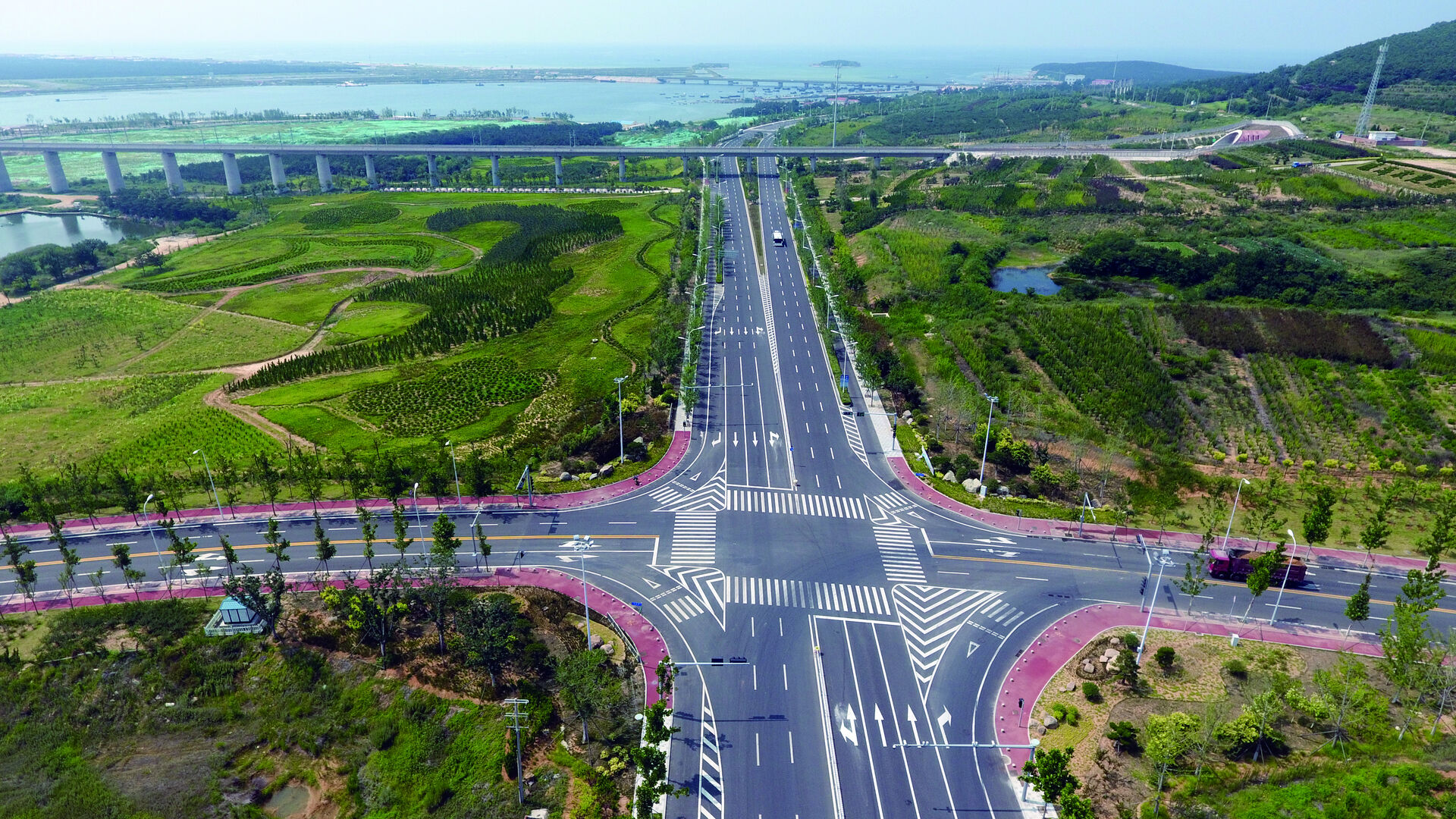 威海双岛湾科技城沈岛路凤凰山双创路道路及雨水工程（山东省市政基础设施工程安全文明工地）