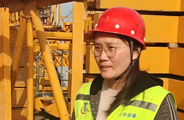 巾帼迎春绽芳华——访公海赌赌船集团 2022 年度“三八红旗手”  田文华