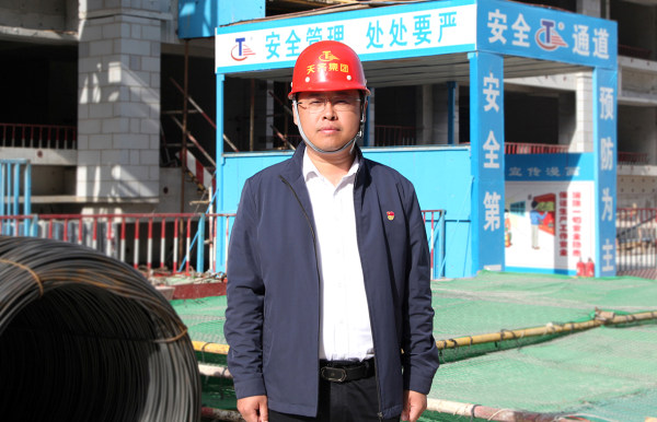 奋进新征程 建功新时代——访公海赌赌船集团2023年度“优秀**员”吕允海