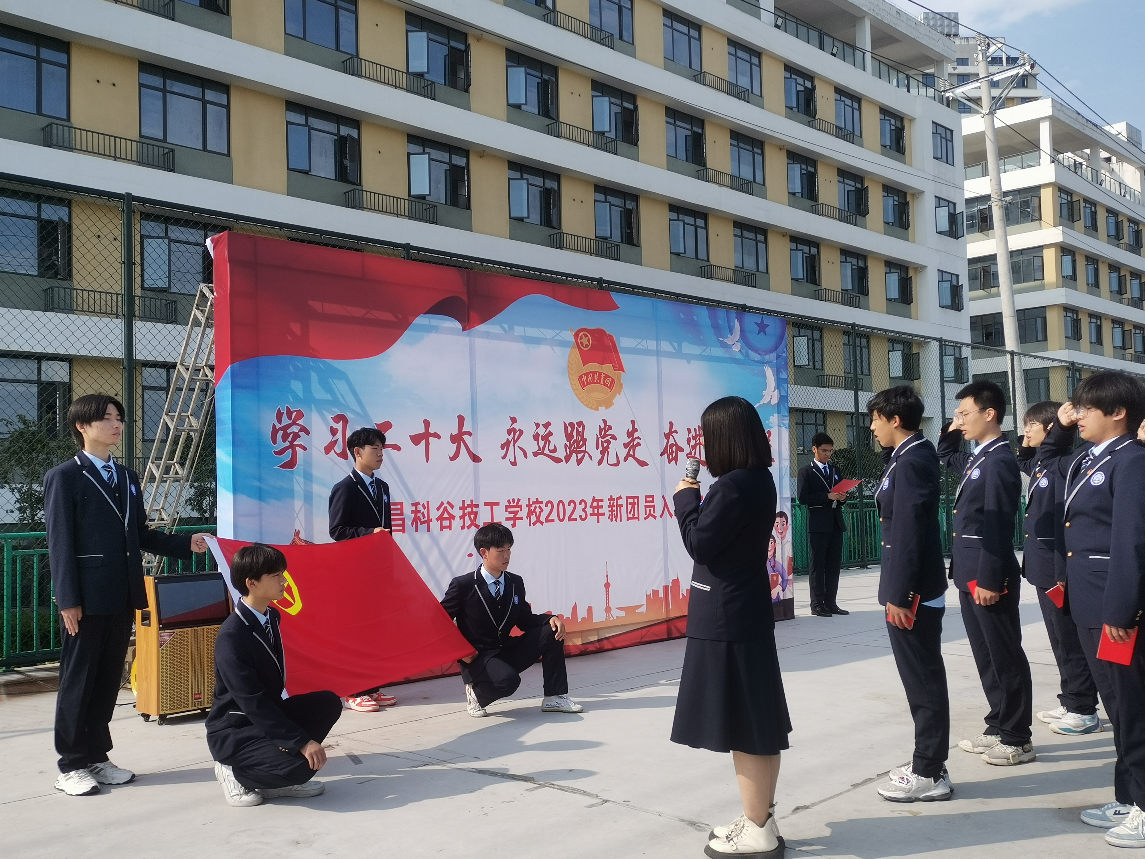 宣读团章.jpg
