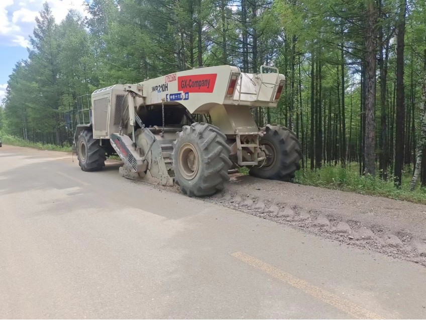 水穩(wěn)碎石路面破碎 1660544340875637.jpg