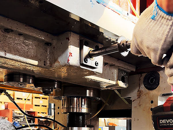 High-speed punch press repair connecting rod head fracture