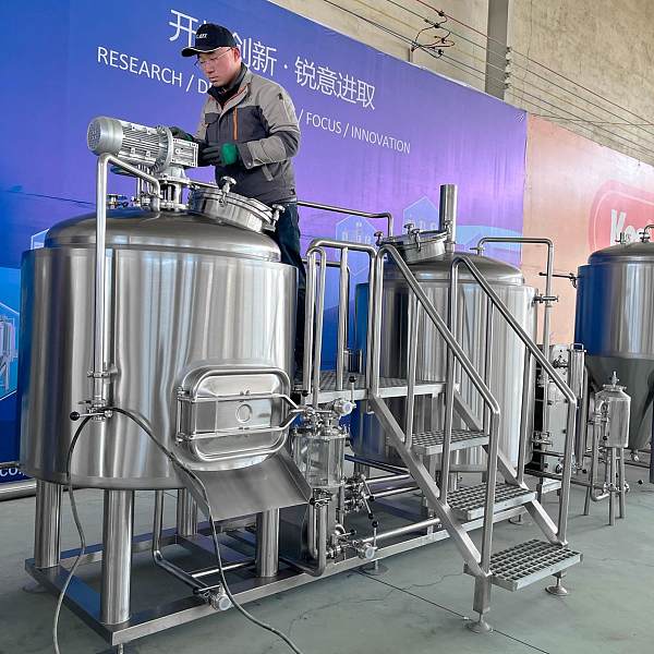 * Mash&Lauter Tank Effective Volume=500L</br>* Kettle&Whirlpool Tank Effective Volume=500L</br>* Brewhouse Control Cabinet </br>* VFD Motor with Raker</br>* Plateform with handrails</br>* Plate Heating Exchanger </br>* Condensing Unit </br>* Level Gauge </br>* Wort Collection Pipe</br>* Back Flushing Pipe