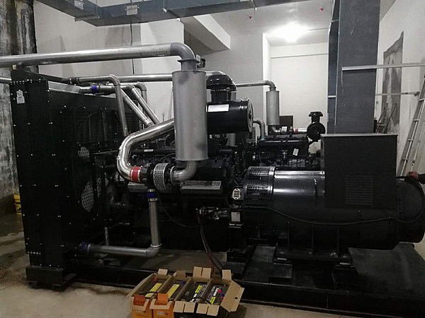 青岛即墨某小区备用1000kw柴油发电机组4台
