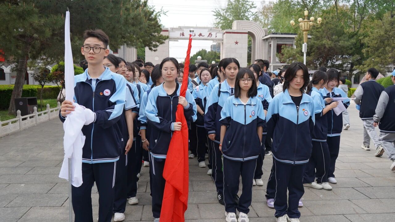 清明祭英烈 薪火永相传—邯郸市仁合高级中学开展烈士陵园扫墓活动
