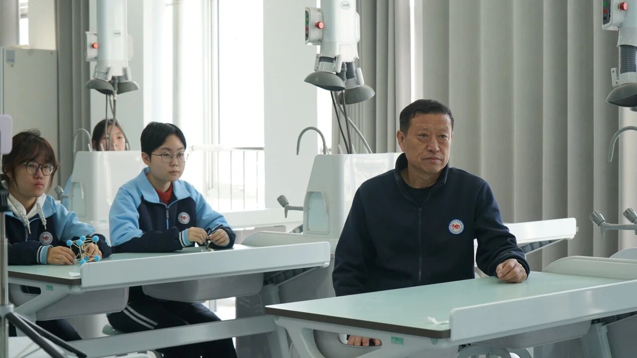 焰色流光  晶构万象—邯郸市仁合高中化学科技节精彩纪实