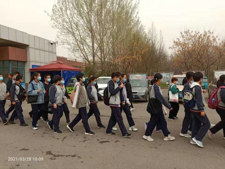 携手青春，圆梦同行——德州一中东校区2018级14班踏青活动138.png