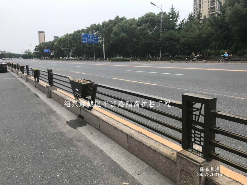 绍兴越城区20公里中央隔离护栏工程