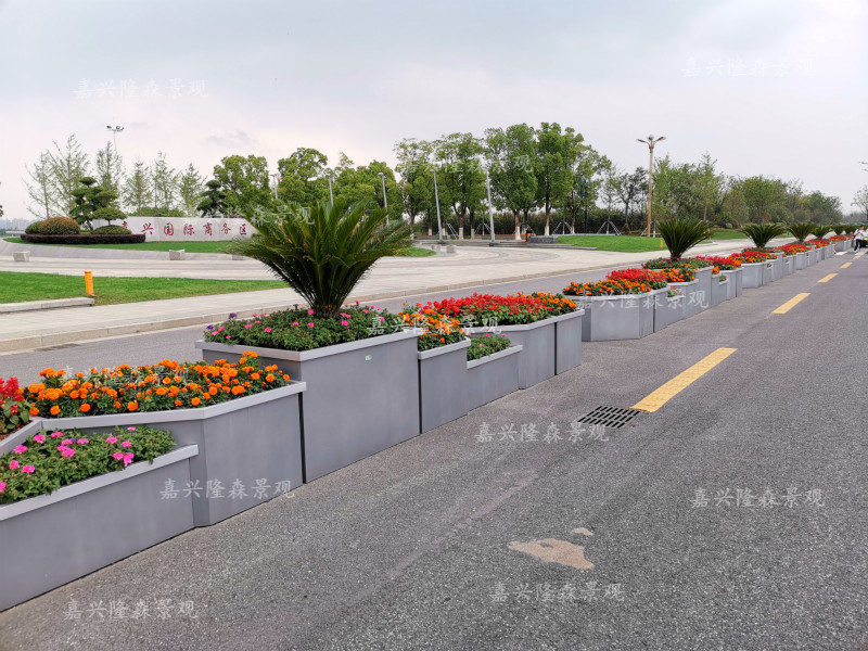 嘉兴南站秦湖入口不锈钢花箱案列