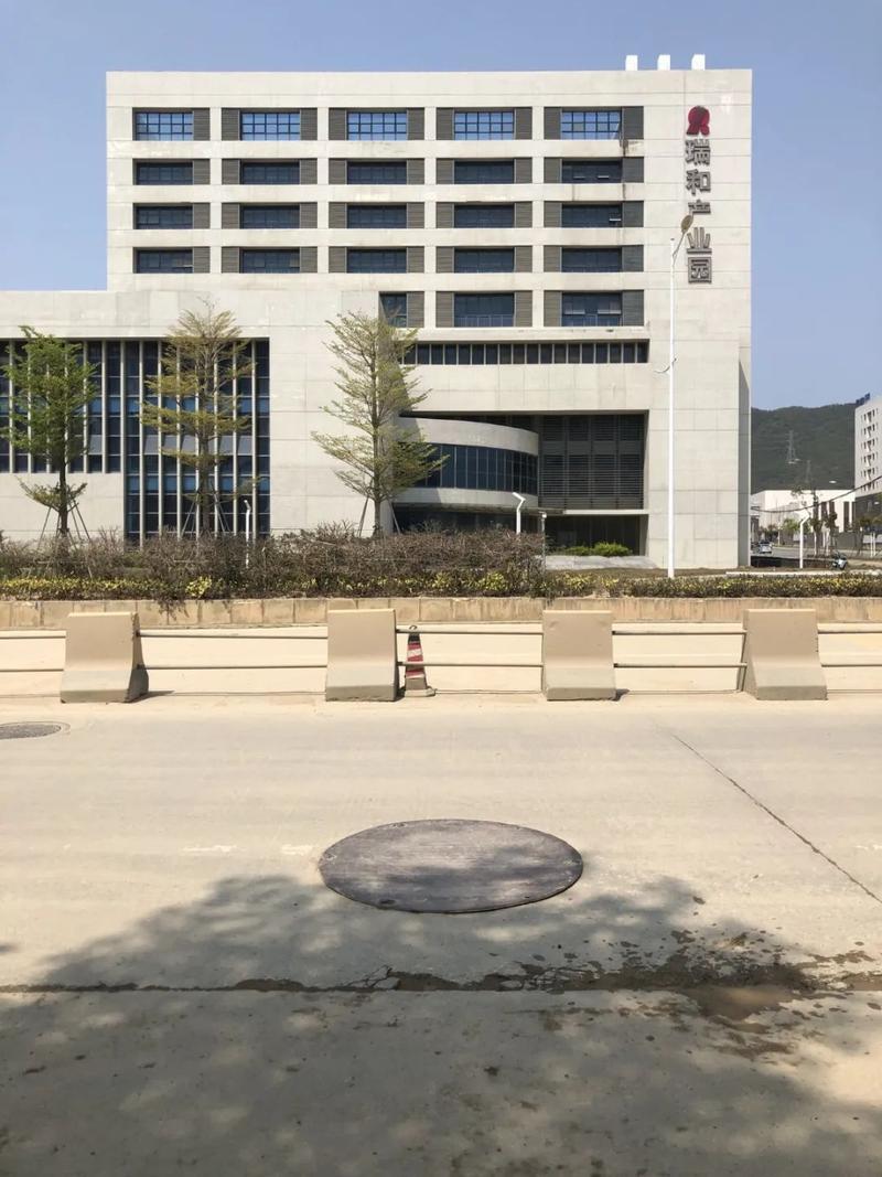 1792378252970638500478697472.jpg 我为群众办实事丨关注“脚下安全”,高效整治问题井盖