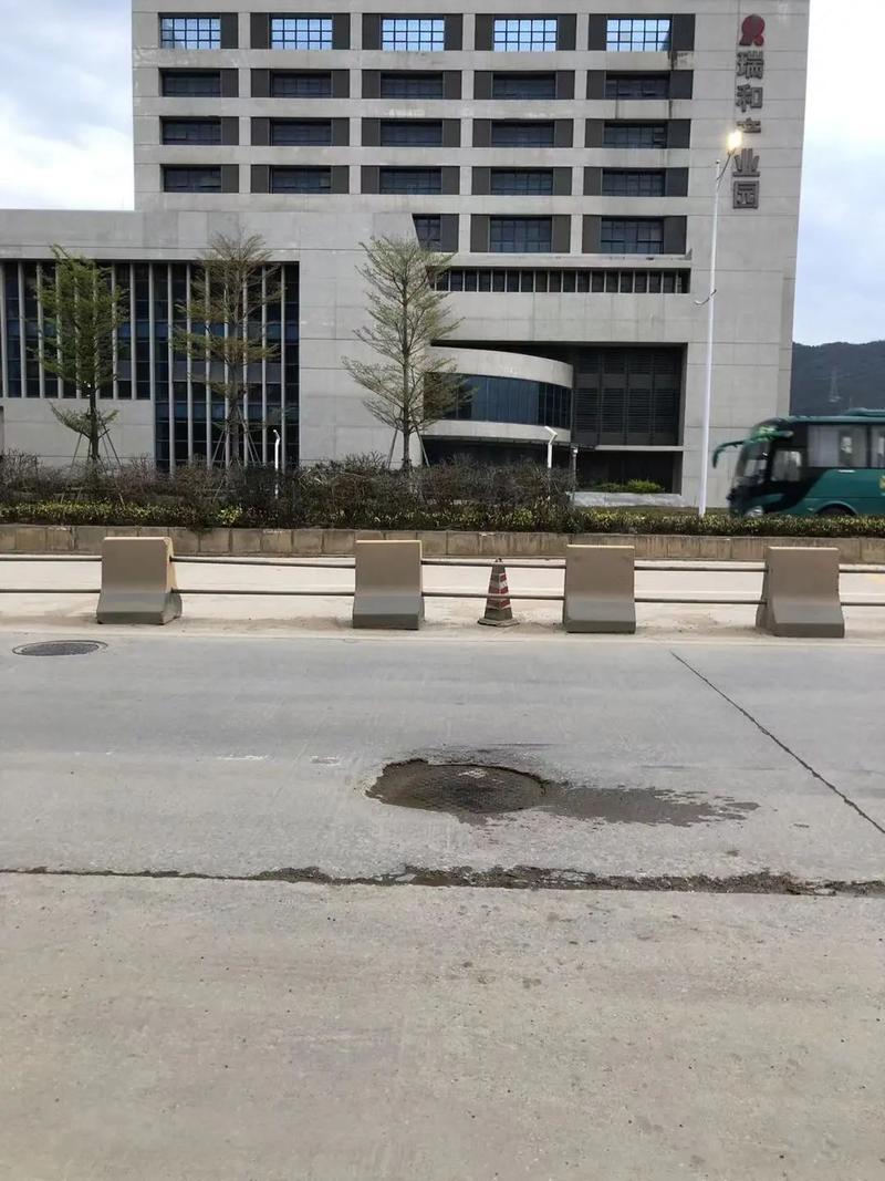 1792378258970638525728407552.jpg 我为群众办实事丨关注“脚下安全”,高效整治问题井盖