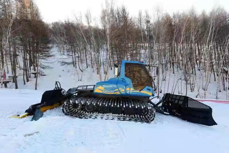 滑雪场压雪机