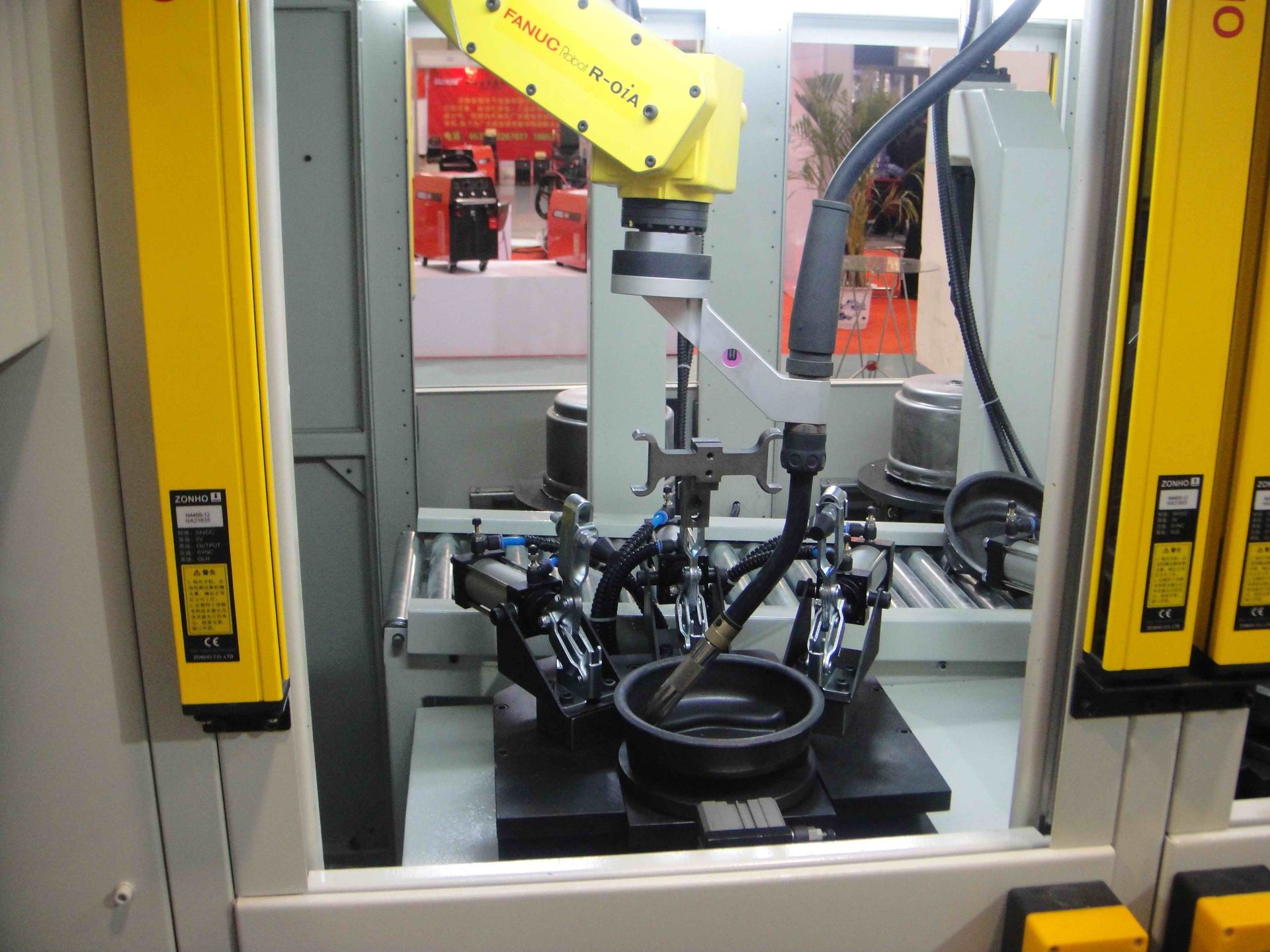 减振器机器人工作站