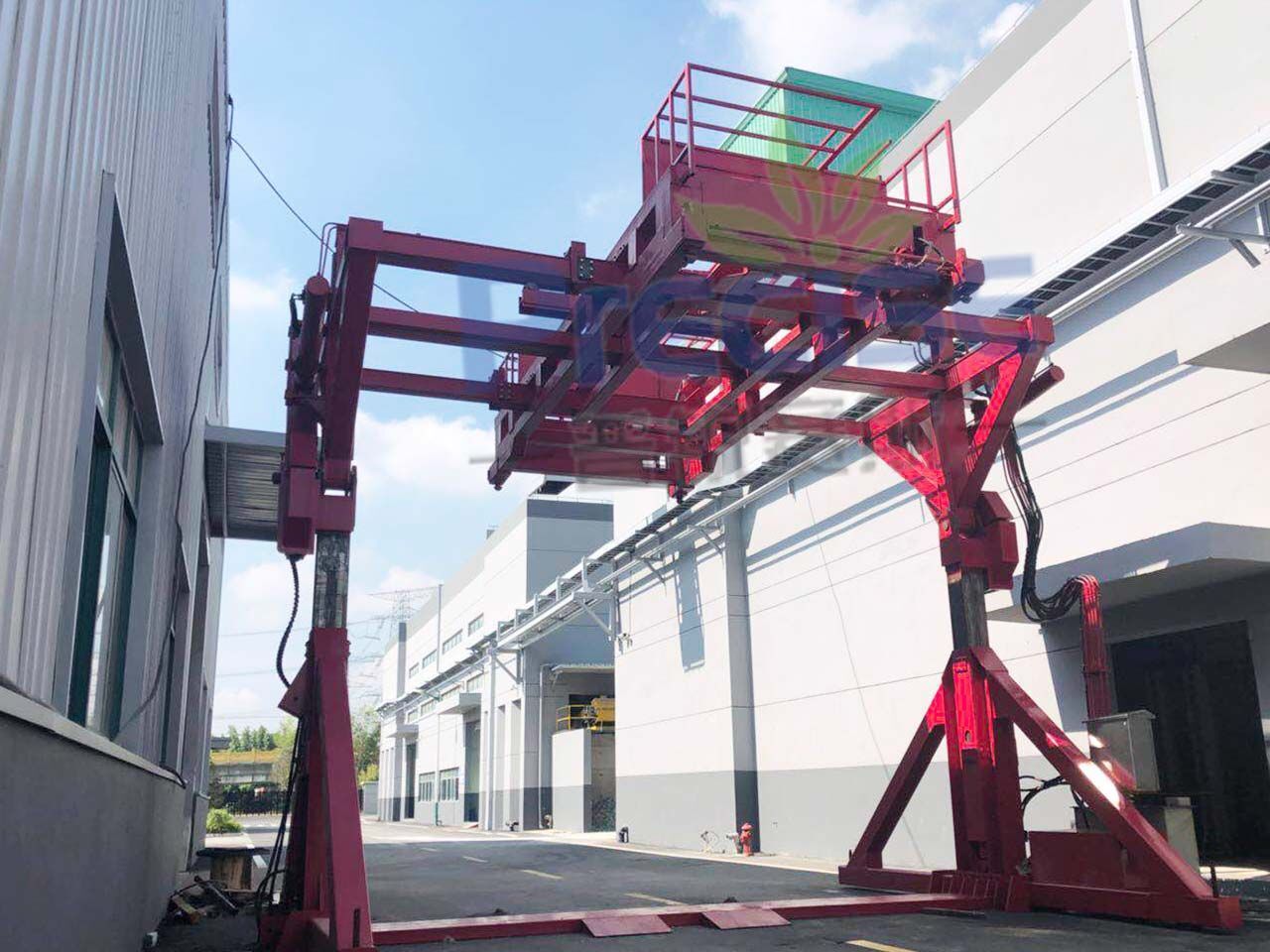 上海港--集装箱翻转机