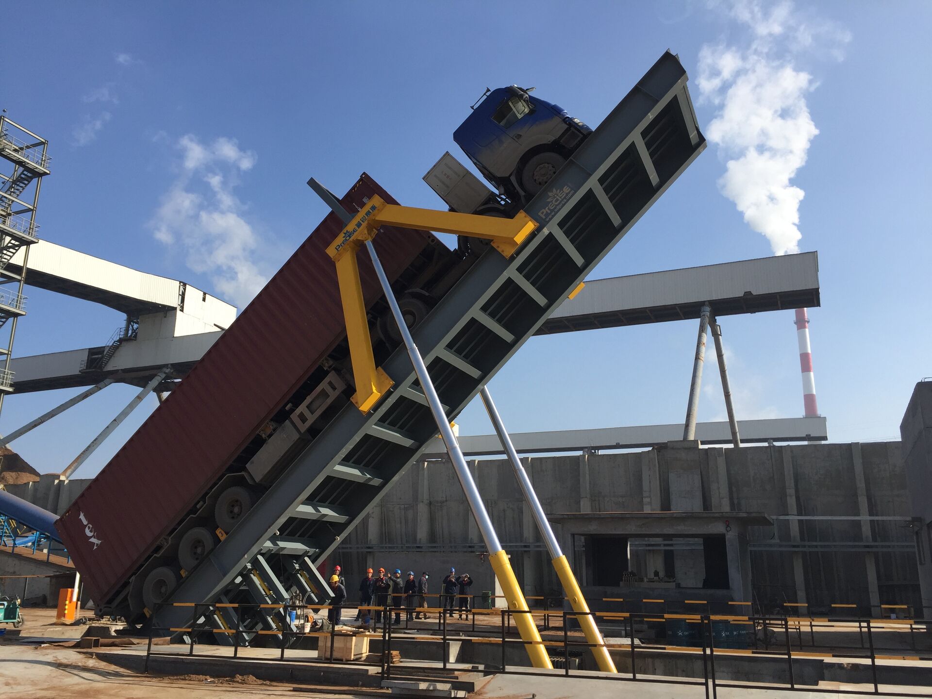 双侧支撑后翻式液压翻板