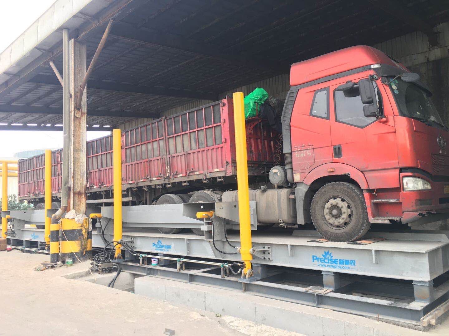 侧翻式液压翻板