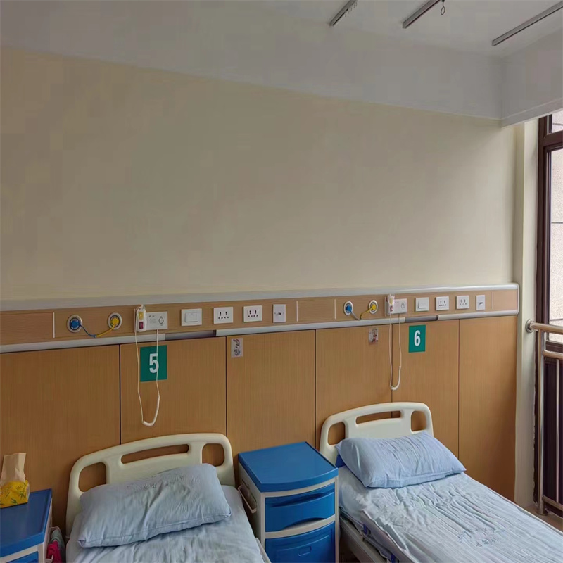 如何确定乡镇卫生院中心供氧系统的规模和配置？