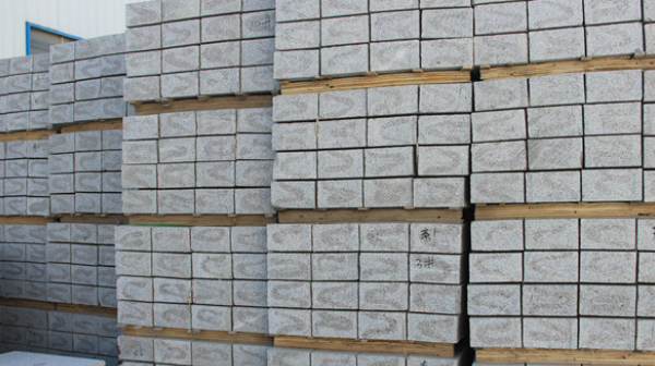 怎样区分染色的路沿石