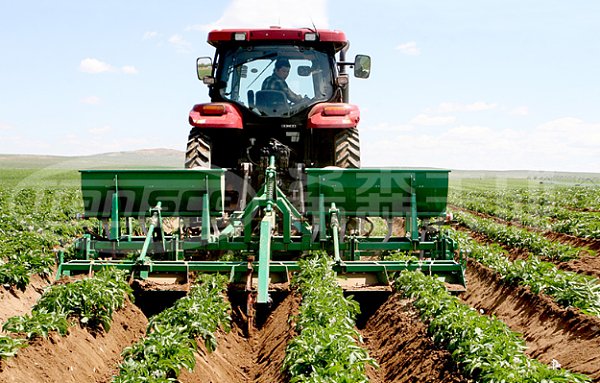 天气渐冷，农机“冬眠”休养至关重要