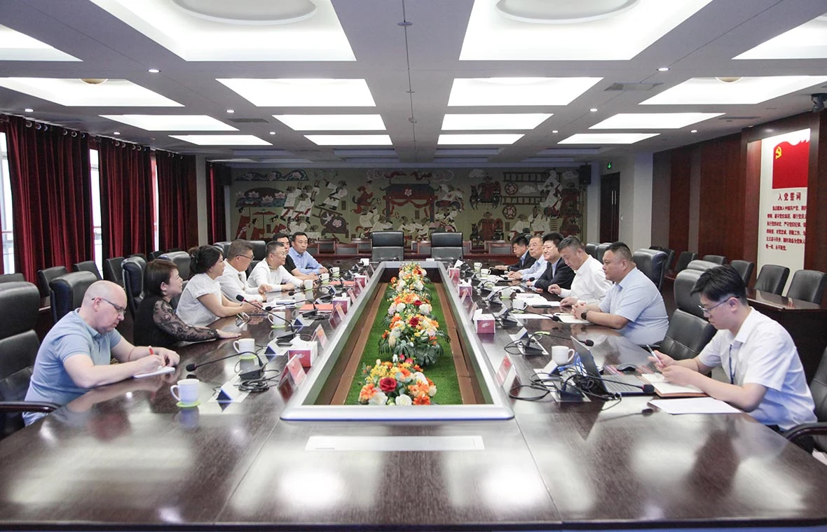 集团与奥格涅乌波尔公司 盛日奥鹏集团 中宏达投资公司就乌兹别克斯坦市场项目合作洽谈交流