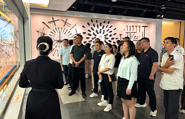 配图4 传承鲁班精神 创建百年基业——太阳成集团tyc7111纪念鲁班诞辰2533周年