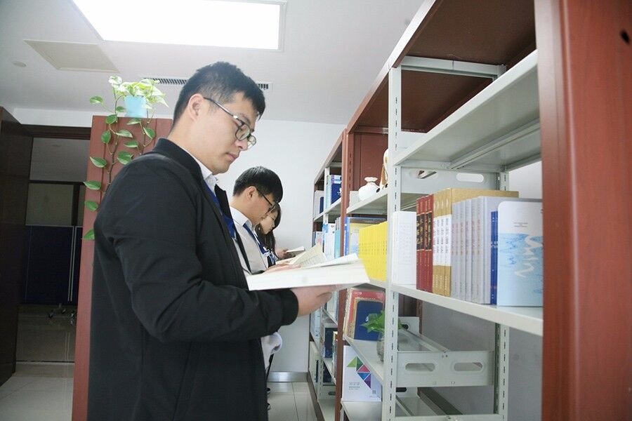 济南区域总部建立企业图书阅览室，丰富员工的精神文化生活、提高员工的文化素养