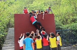 天齐房地产公司组织全体员工开展了“凝心聚力 同心筑梦”打造高绩效团队拓展训练