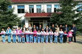 天齐混凝土公司、合作单位及部分项目经理组建的爱心公益团队开展爱心帮扶捐赠活动