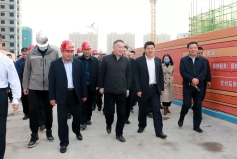 济南市人大常委会副主任谭延伟一行到小鲁庄 A-1 地块建设项目检查指导