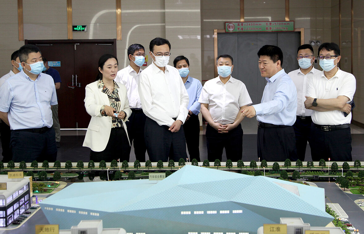 淄博市副市长沙向东一行到天齐汽车博览园调研