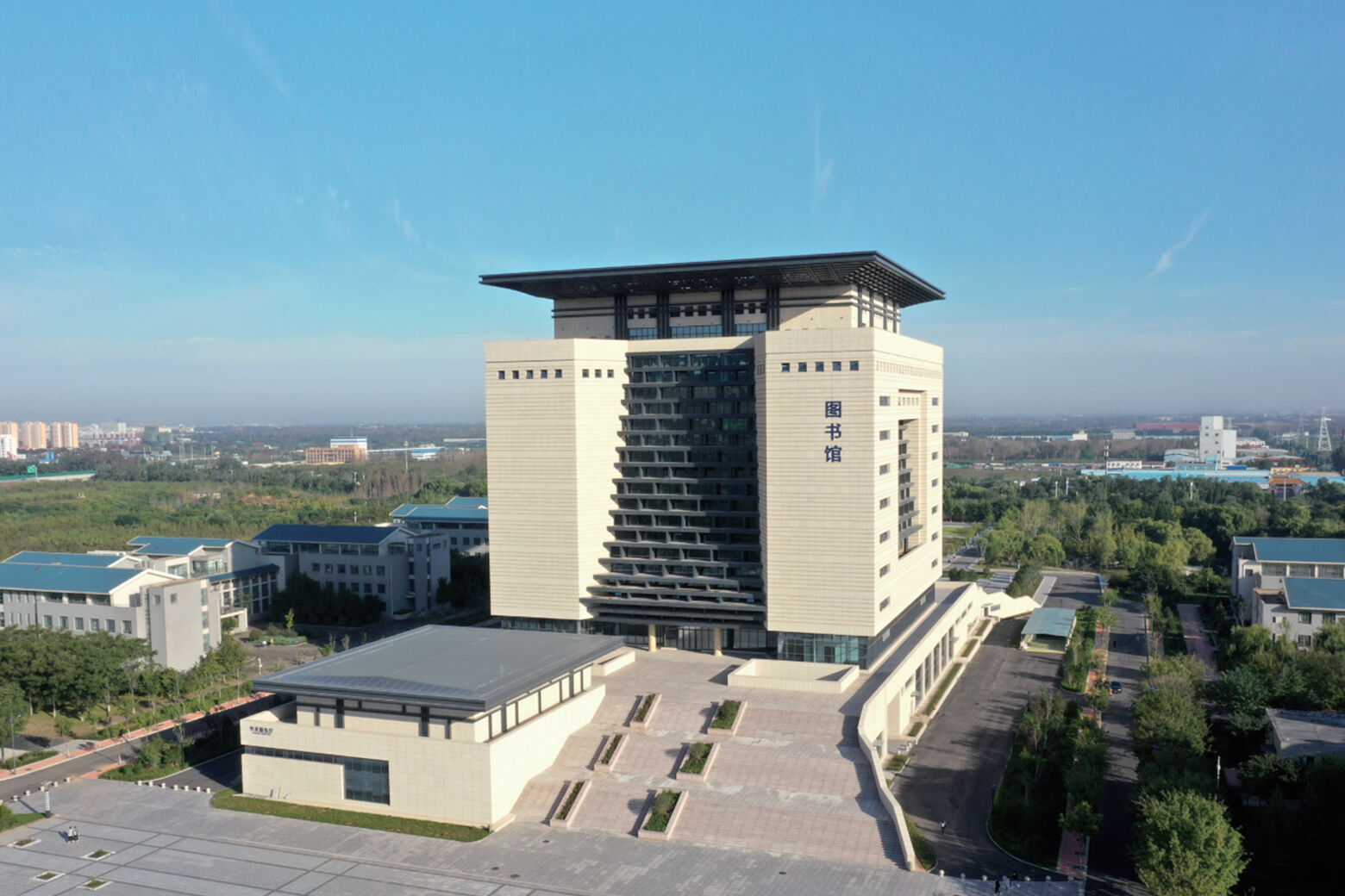 ◎鲁班奖 1 项  ◎詹天佑奖 2 项  ◎中国建设工程装饰奖 1 项   2022 年公司创优夺杯结出累累硕果