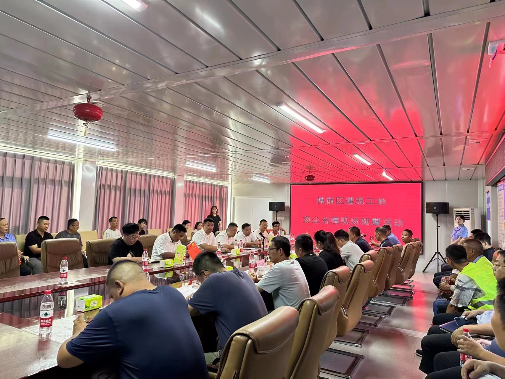 济南区域管理中心西客站 TOD 综合体建设项目举办槐荫区扬尘治理现场观摩活动