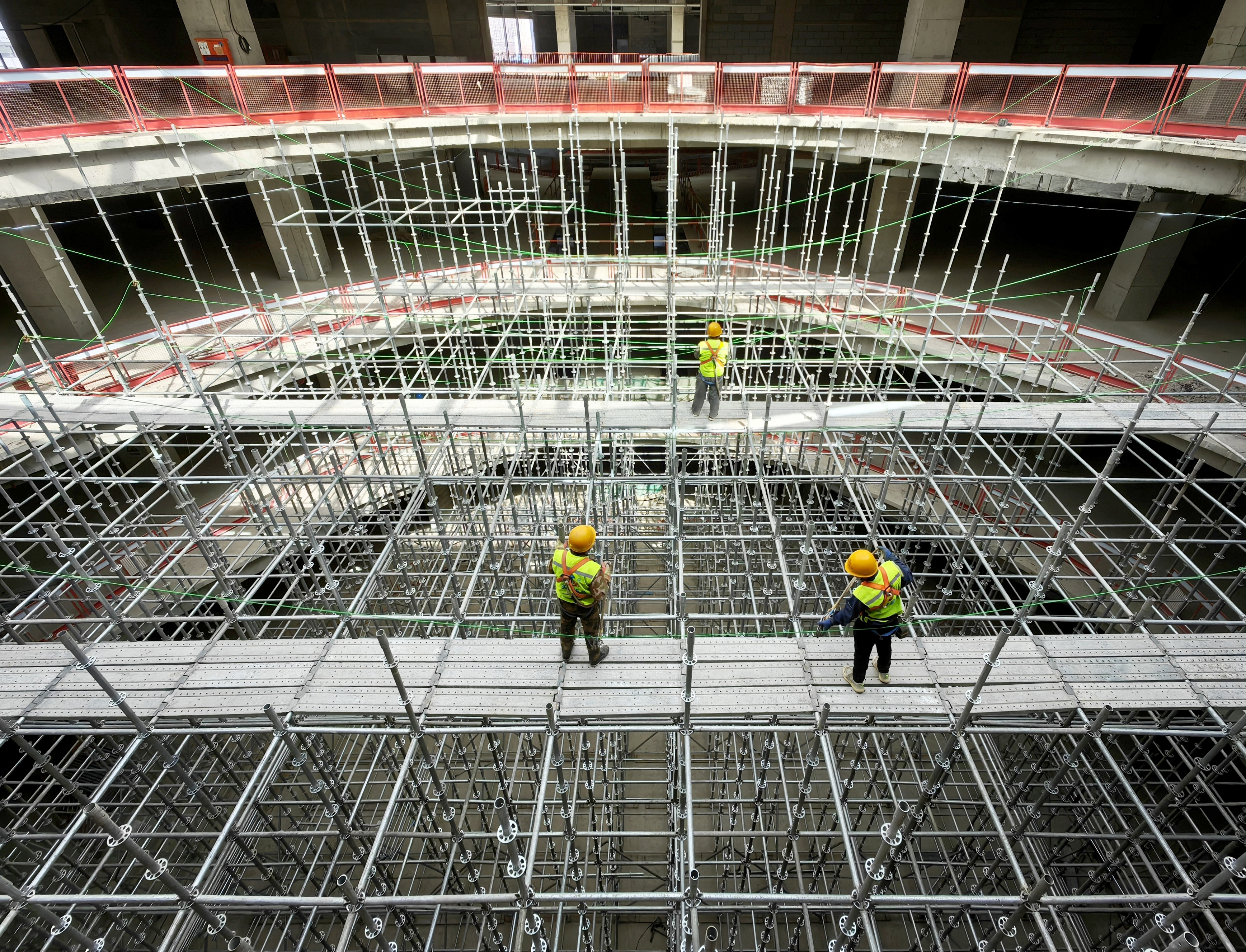 设备管理公司打开对外租赁市场 以租赁劳务一体化模式承接济宁万象汇内装修盘扣式脚手架施工项目