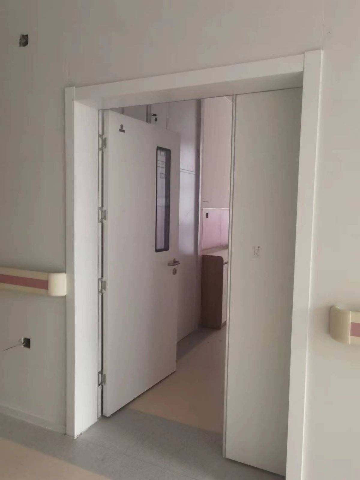 医院门.jpg 医院门.jpg