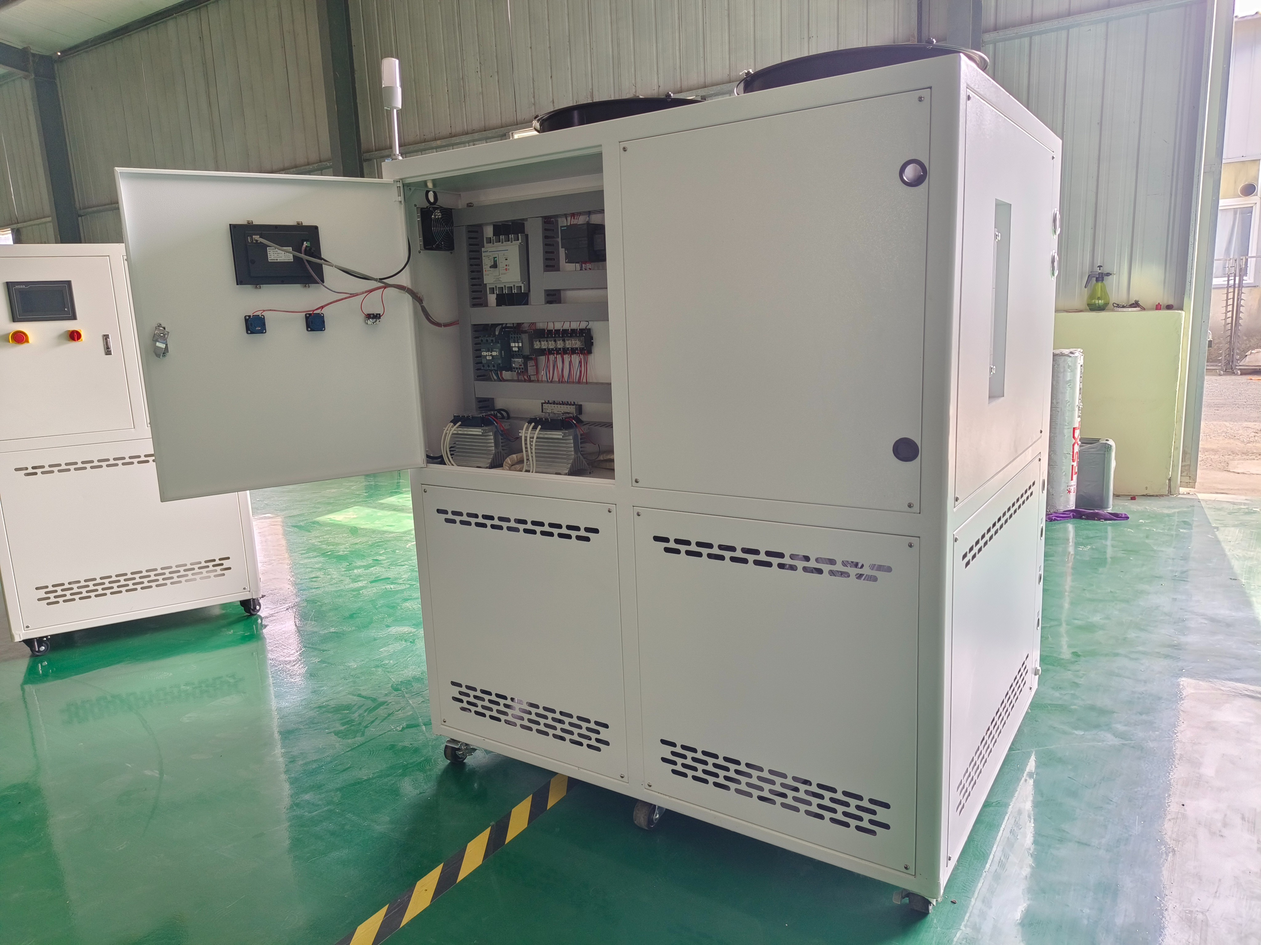 突破传统制冷模式，高热密度智能液冷制冷机为数据中心带来高效散热解决方案