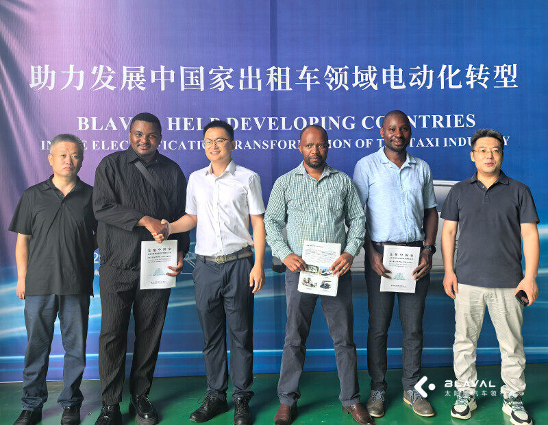 南非代表团在泛海新能源接洽合影