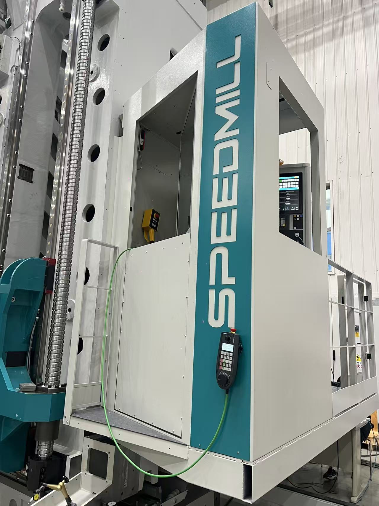 大型数控镗铣操作间