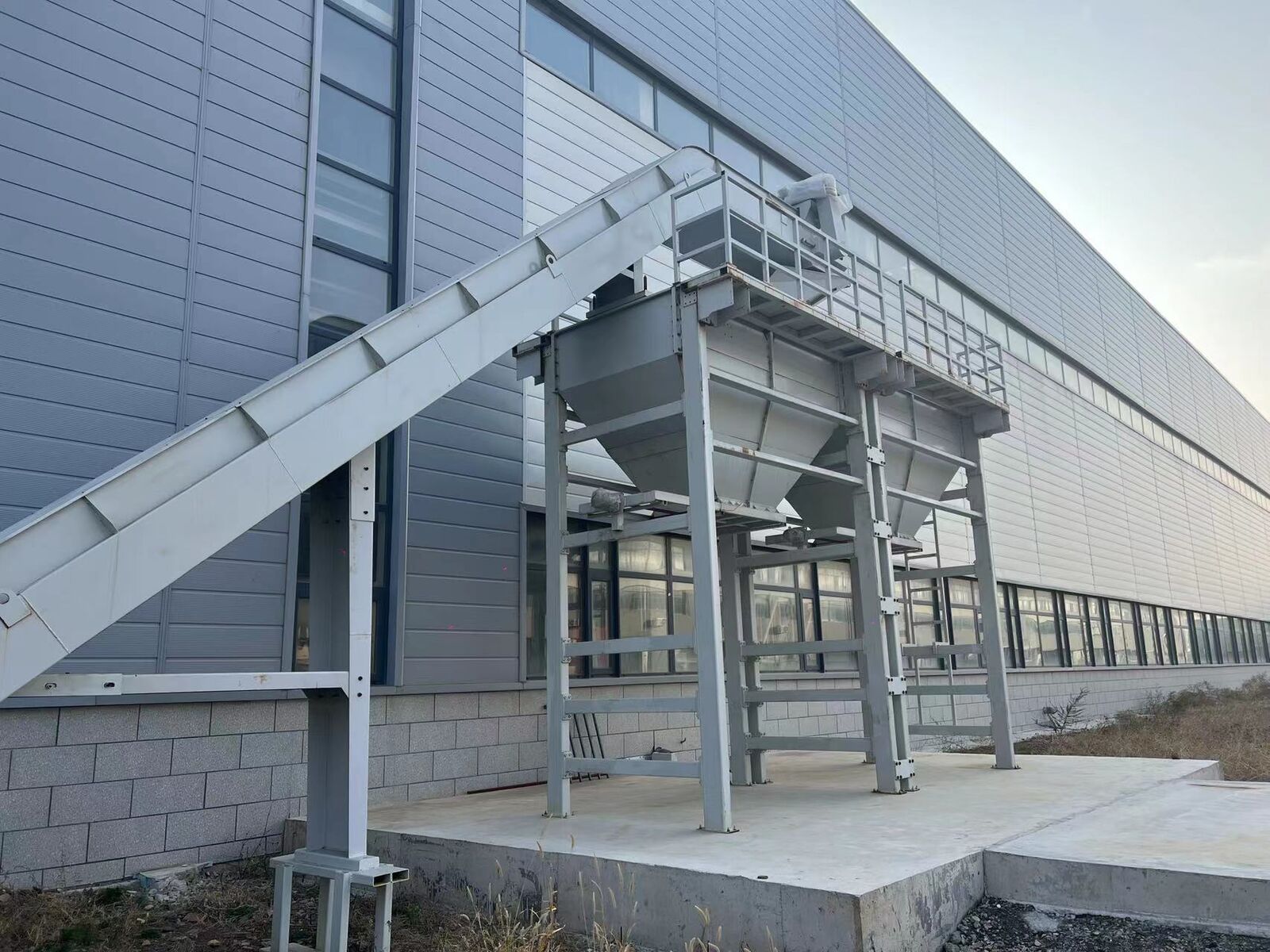 步進(jìn)式排屑機(jī)