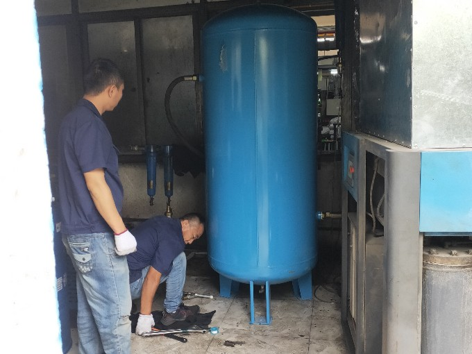 “我家的空压机结胶了、发臭了怎么办？”