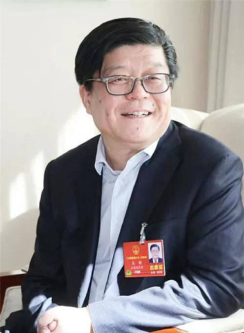 “职工热议两会 期待生活更好”—— 2138cn太阳集团城 孙刚