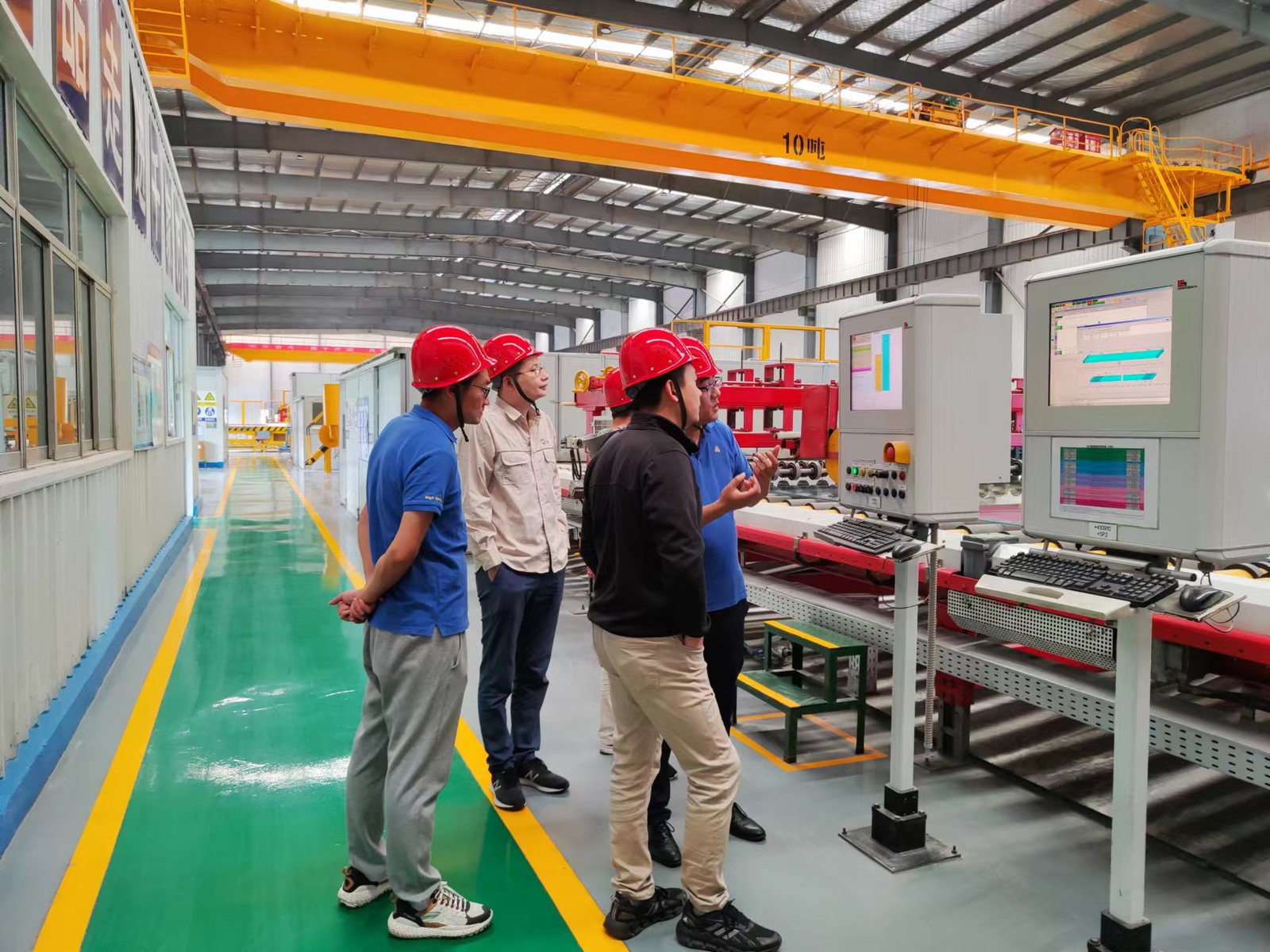 協鑫光電董事長范斌一行來金晶交流