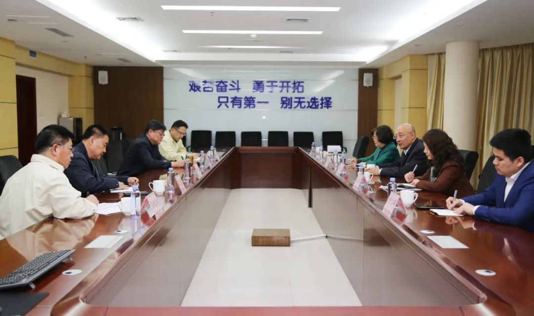 閻曉峰一行到金晶集團調(diào)研