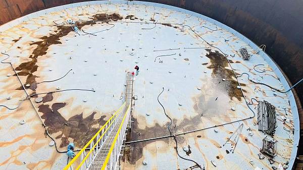 储油罐机械清洗施工现场