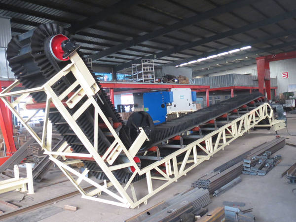 Large Inclination Belt Conveyor Large Inclination Belt Conveyor
