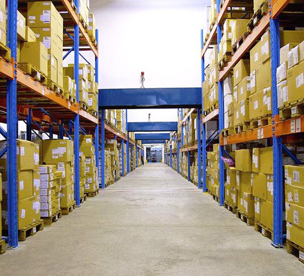 百丈冰多年專(zhuān)注食品冷庫(kù)建設(shè)服務(wù)，致力于為廣大食品企業(yè)提供設(shè)計(jì)合理、質(zhì)量合格、運(yùn)行成本低與環(huán)保高效的食品冷庫(kù)..