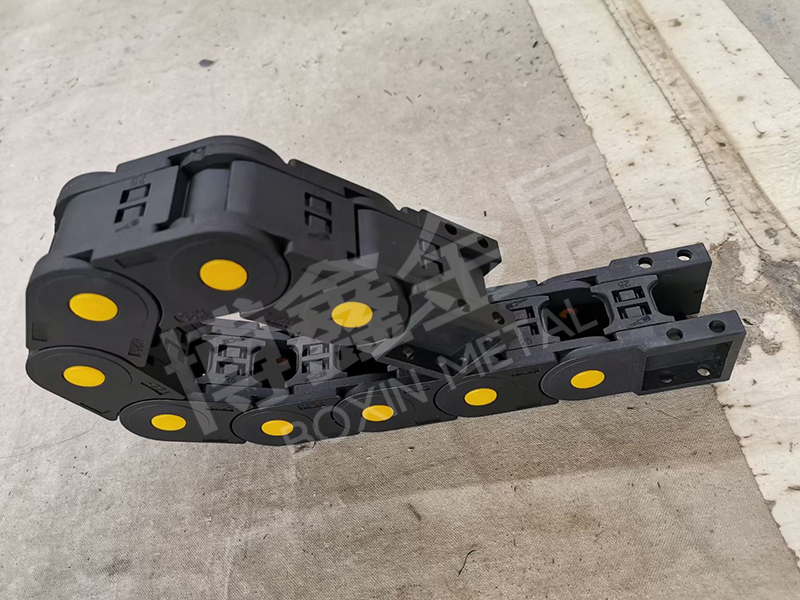 半封閉式尼龍拖鏈