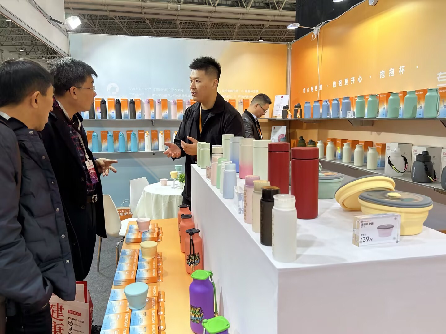 感恩新老客户到专属时代武汉日用百货展选品订制批发