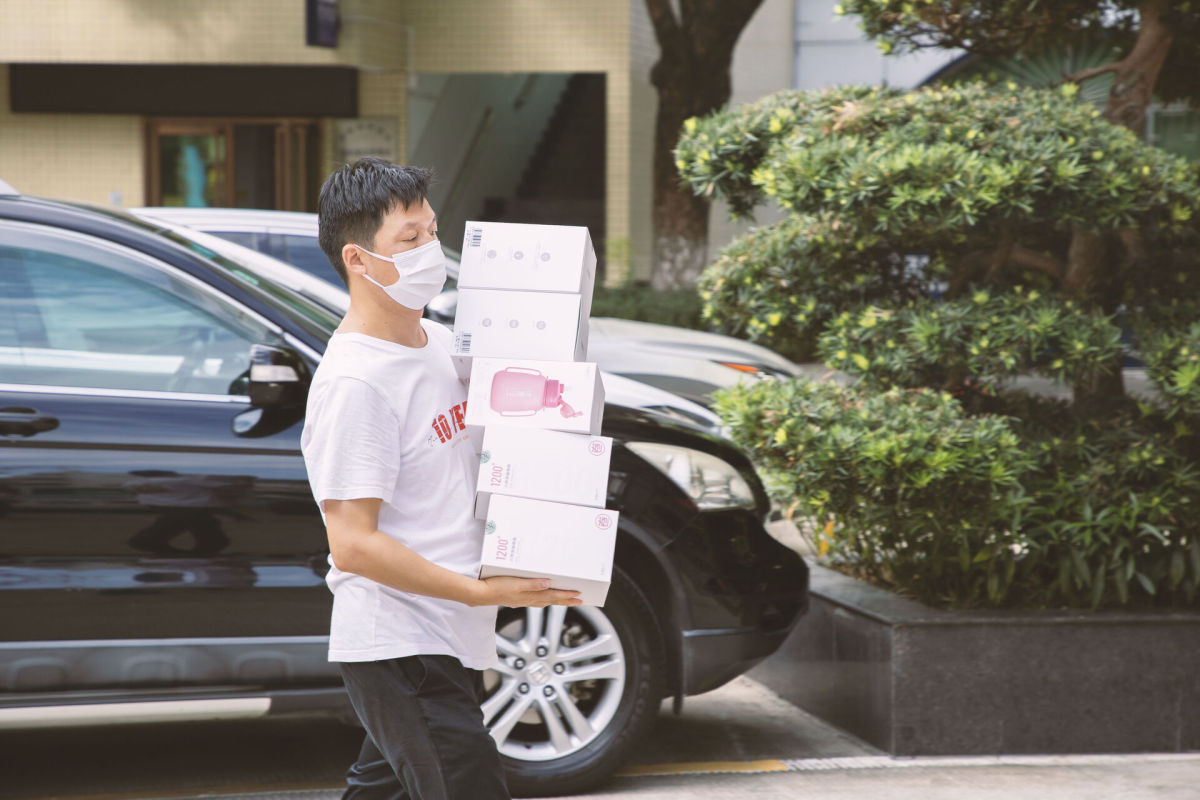 专属时代抱抱杯 厂家.jpg 专属时代抱抱杯 厂家.jpg